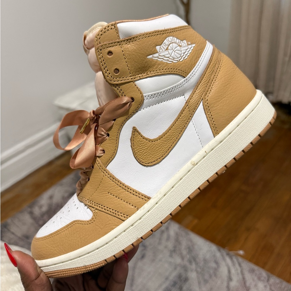 Jordan 1 Retro High OG
Praline (Women's)